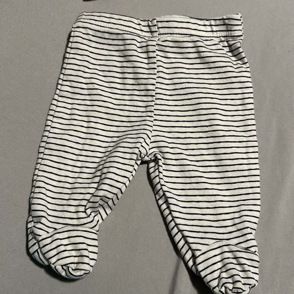 Newborn hat and footie pants set - Picture 2 of 3